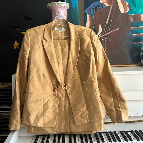 Y2K Tahari Gold Skirt Set Elegant and Versatile 8 - Picture 10 of 15